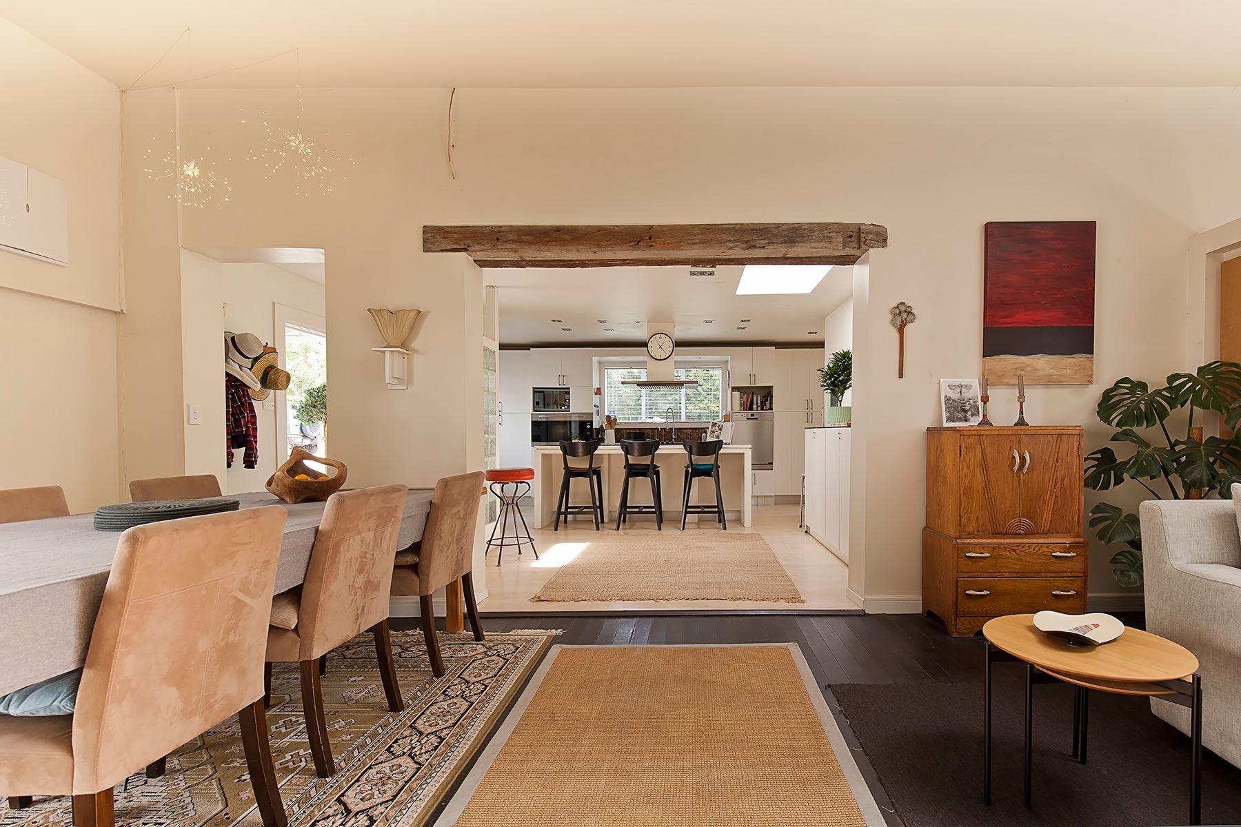 Open plan and sunny all day